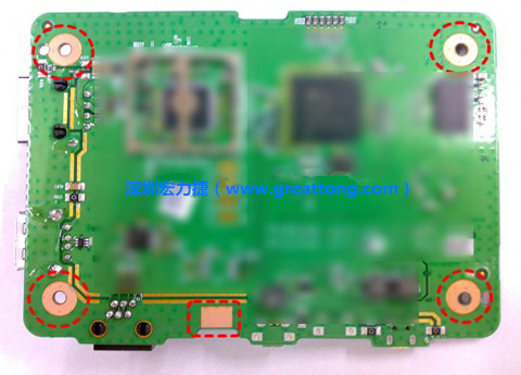 雷射后。使用雷射(Laser)去除綠漆后的效果。
