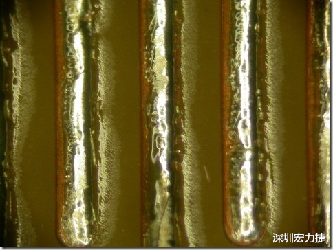 經(jīng)過168小時的高溫高濕環(huán)境實驗后，此錫膏的最低SIR還可達(dá)到500,000,000 ohms，取LOG10為108.70，但是可以看到焊錫的邊上還有未吃錫的露銅，表示其吃錫狀況比較差