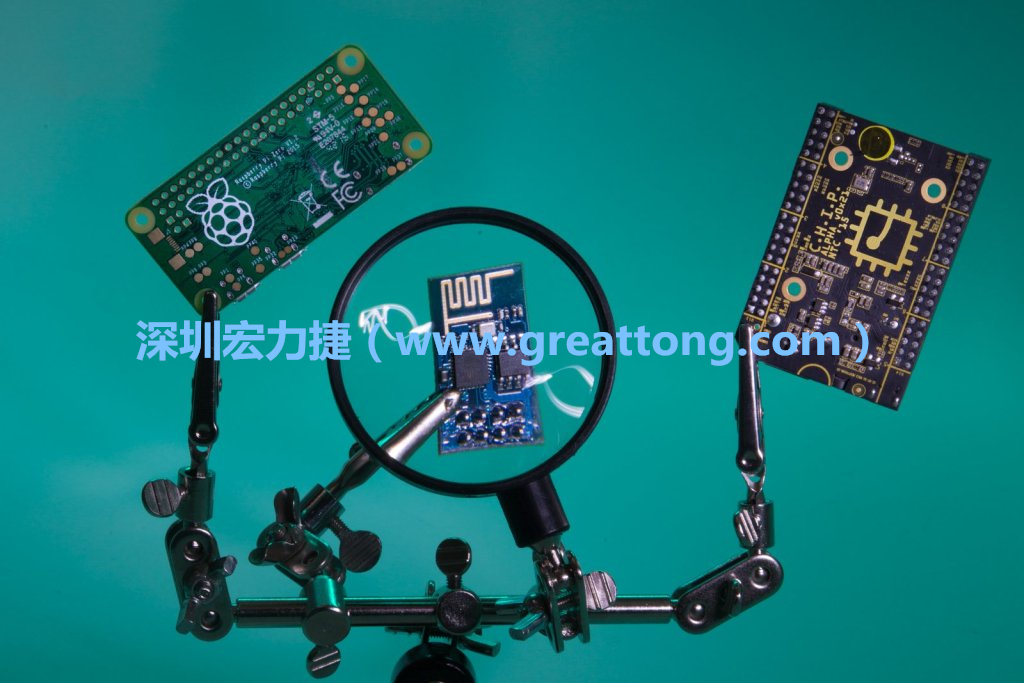 A Raspberry Pi Zero、ESP8266和CHIP。